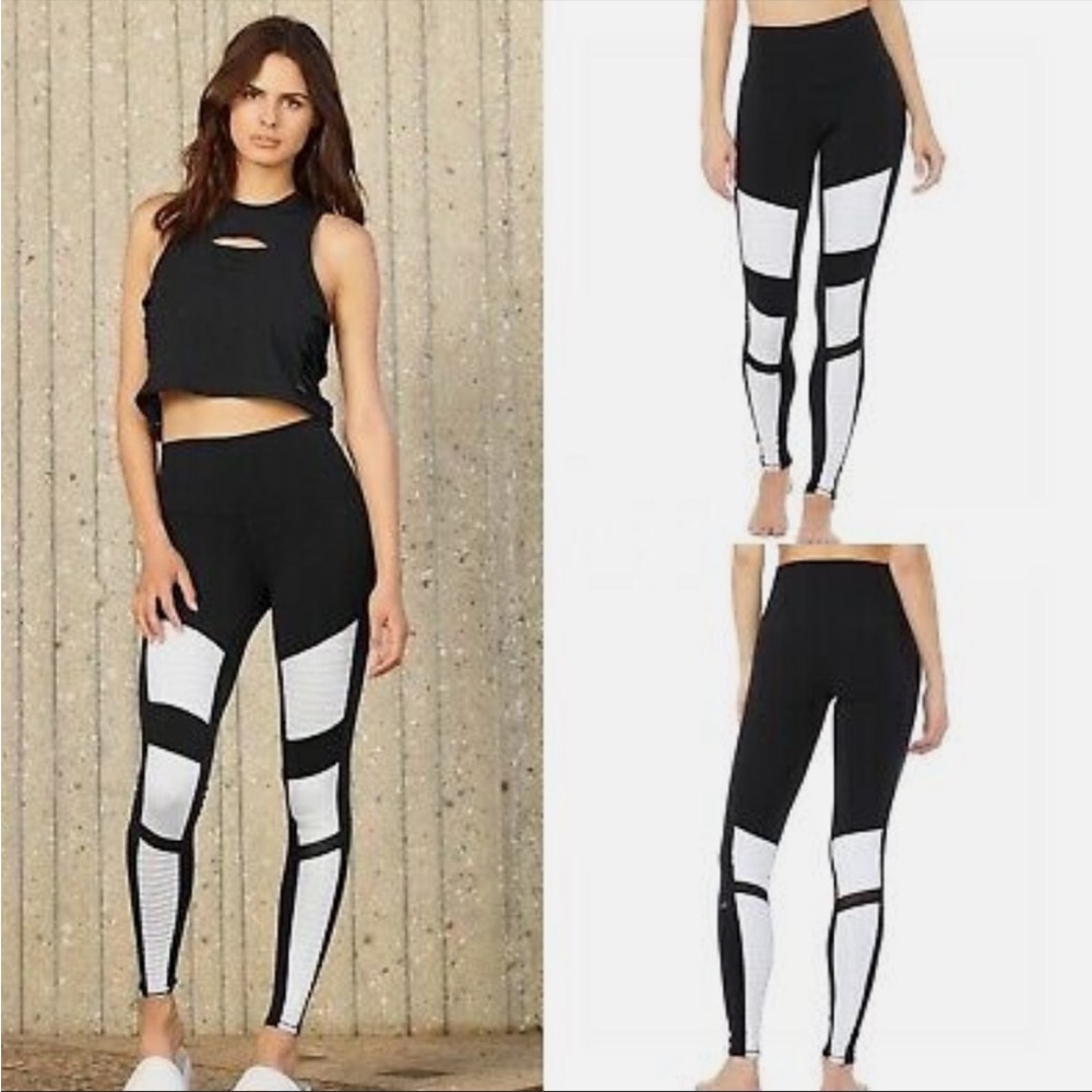 Black and white patterned Alo leggings